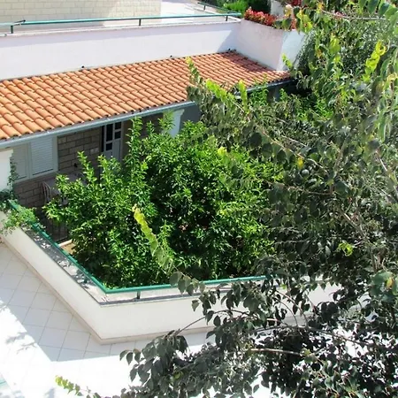 Pino Apartment Makarska