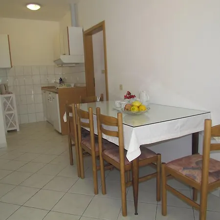 Apartment Pino Makarska
