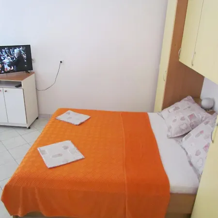 Apartment Pino Makarska