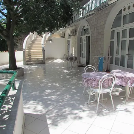 Apartment Pino Makarska