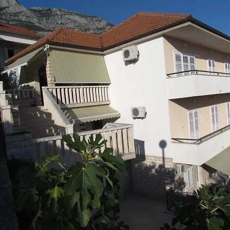 Pino Apartment Makarska