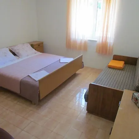 Apartment Pino Makarska