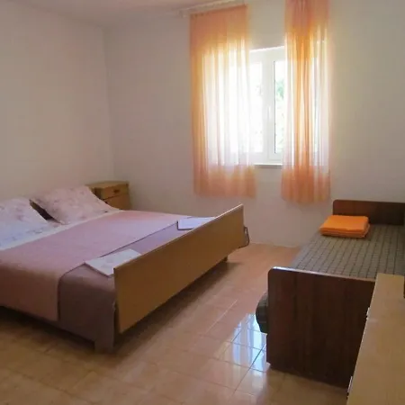 Apartment Pino Makarska