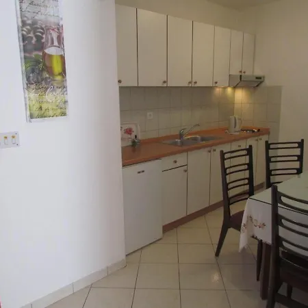 Apartment Pino Makarska